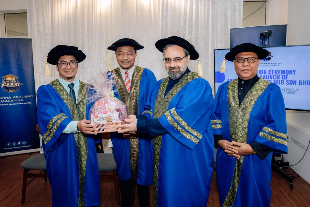The ceremony of awarding the academic degrees of the international graduates of Bo Ali Sina Academy of Malaysia coincides with the anniversary of the commemoration of Bo Ali Sina with the presence and speech of the cultural advisor of the Islamic Republic of Iran in Malaysia 
